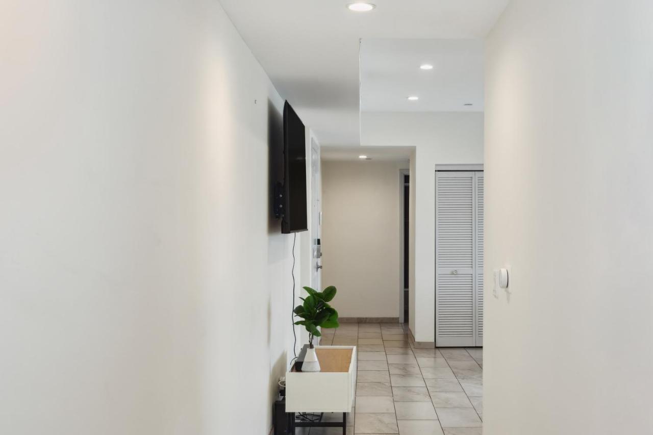 Gold Point Hollywood Apartments Los Angeles Exterior photo